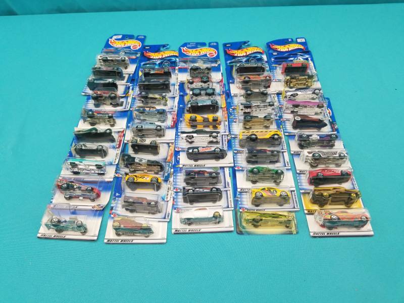 lot 8147 image: 50 Hotwheel Car Lot