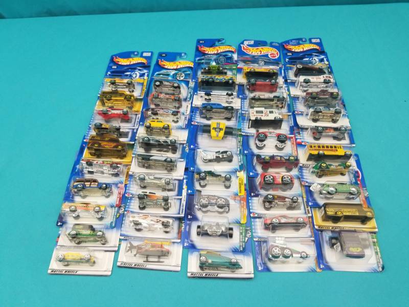 lot 8150 image: 50 Hotwheel Car Lot