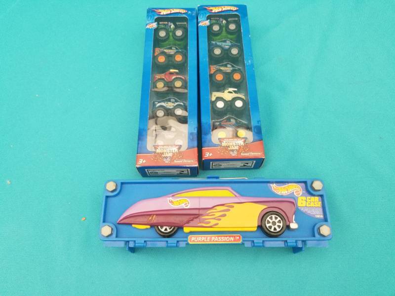 lot 8153 image: Collection of Hotwheel Cars
