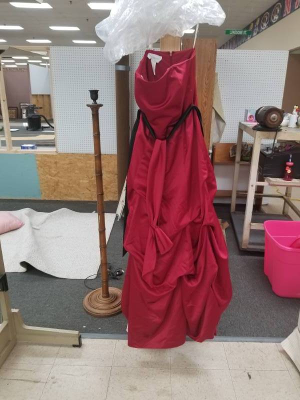 lot 8157 image: Davids Bridal Dress Size 10