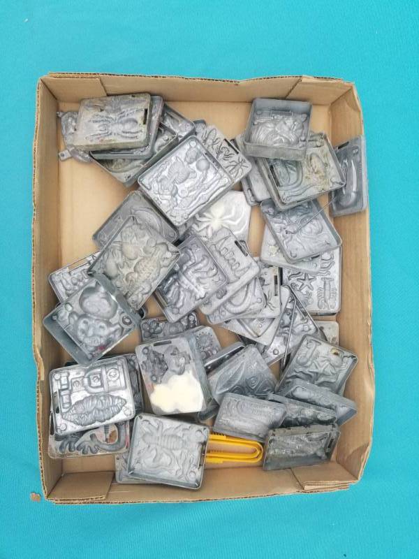 lot 8101 image: Lot of Miniture Molds