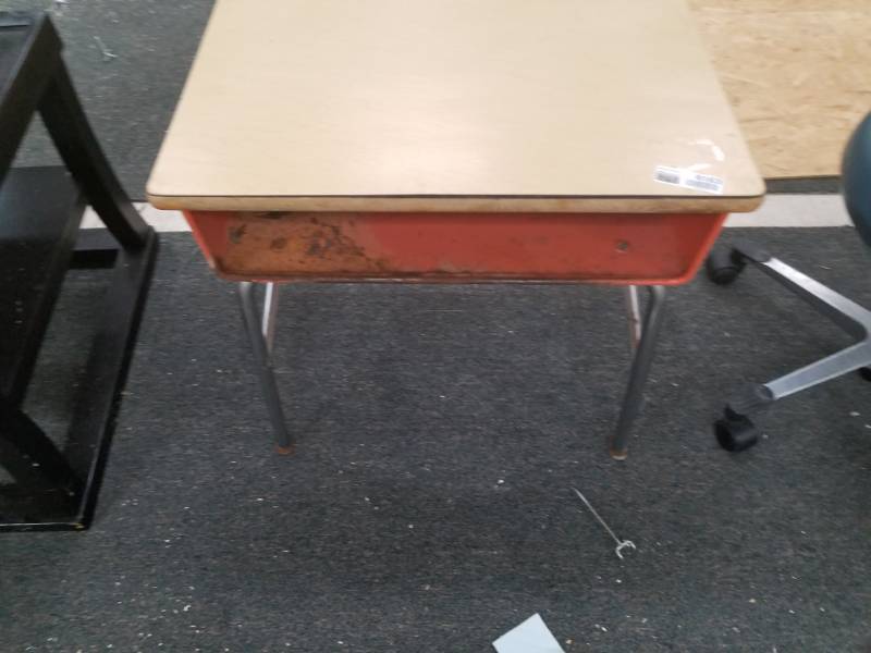 lot 8163 image: School Desk