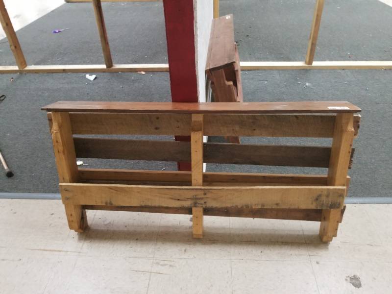 lot 8167 image: Shelf Made of Pallet