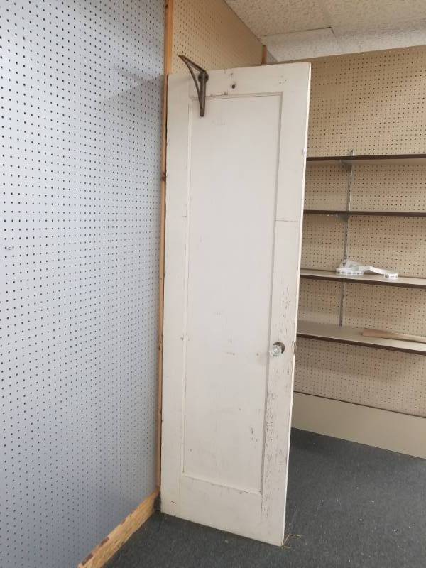 lot 8168 image: Vintage Door