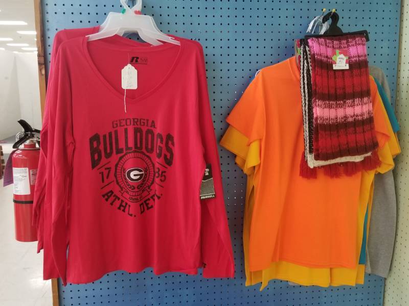 lot 8175 image: Lot of Like New Clothing