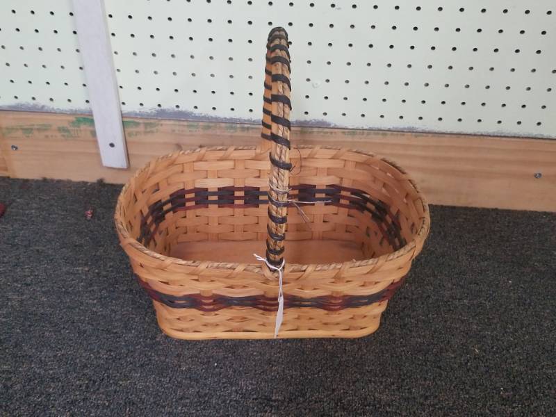 lot 8176 image: Amish Woven Basket