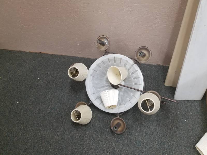 lot 8178 image: Light Fixture