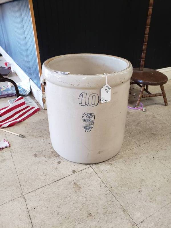 lot 8067 image: HW #10 Crock