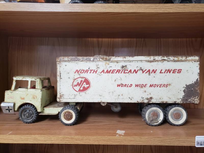 lot 8064 image: North American Van Lines Truck and Trailer