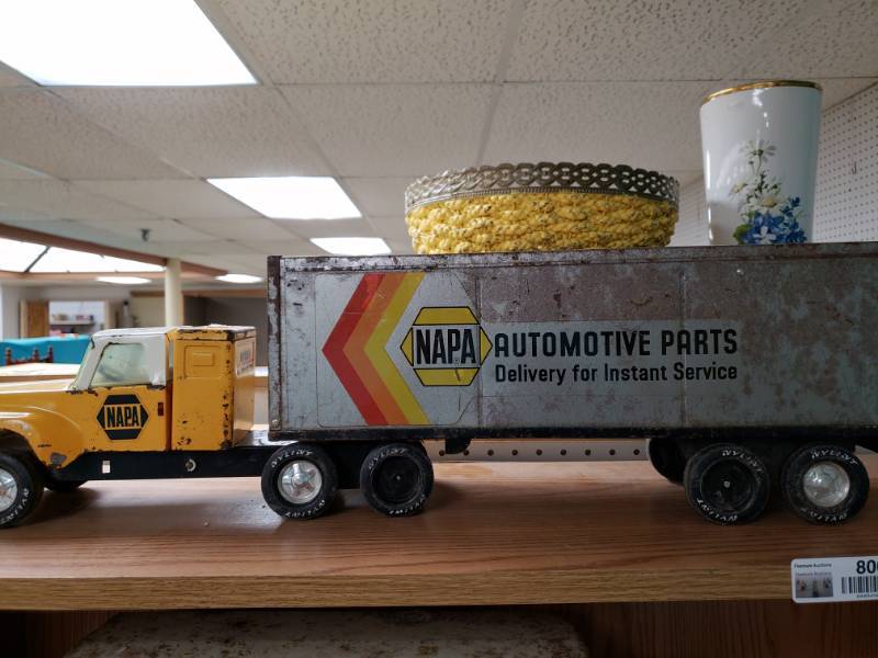 lot 8063 image: Napa Truck and Trailer