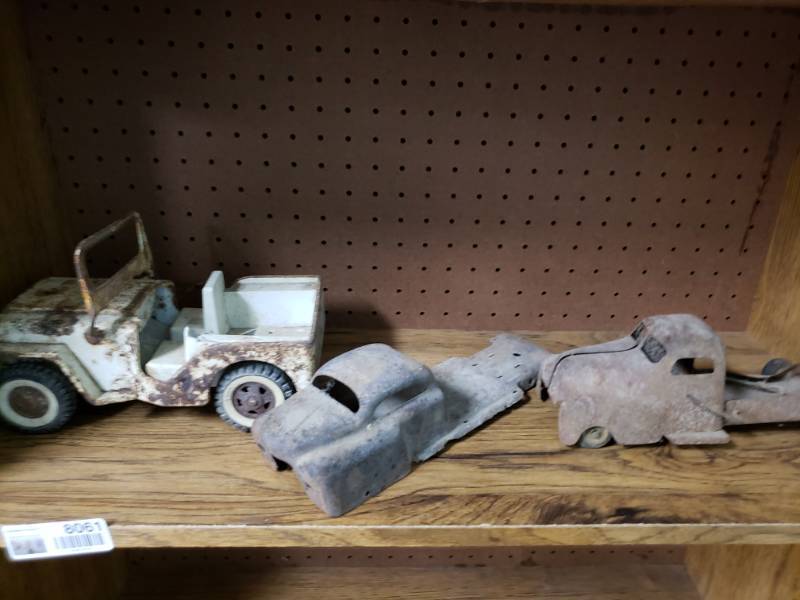 lot 8061 image: Antique Jeep and Car