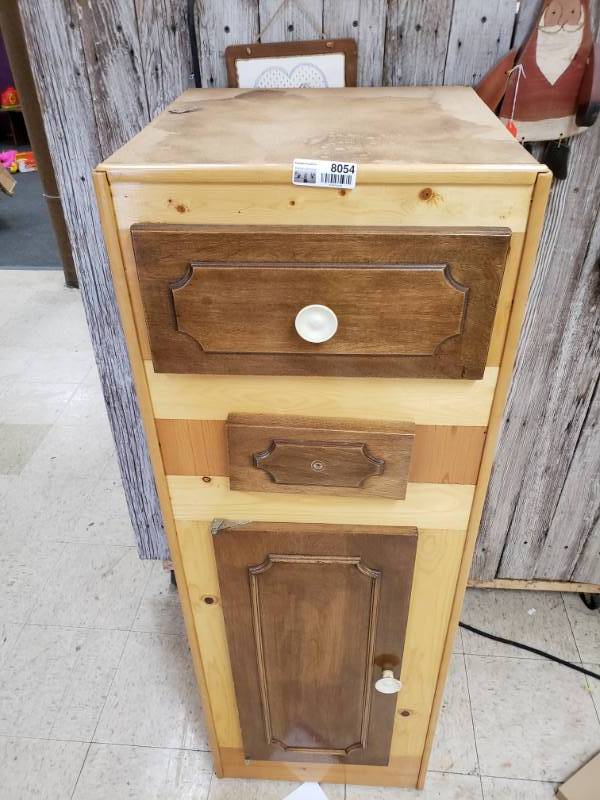 lot 8054 image: Vintage Cabinet