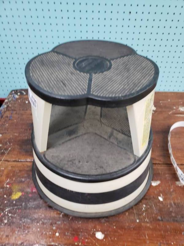 lot 8190 image: Heavy Duty Stool