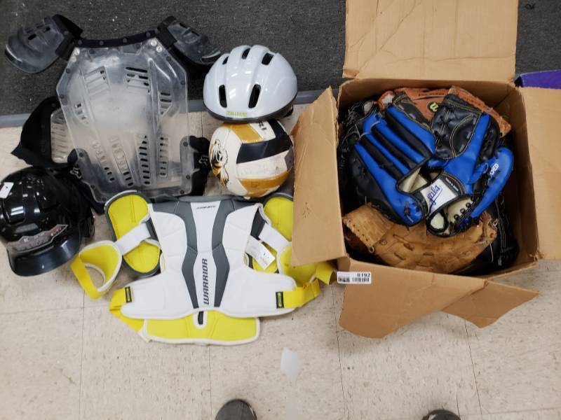 lot 8192 image: Lot of Sports Equipment