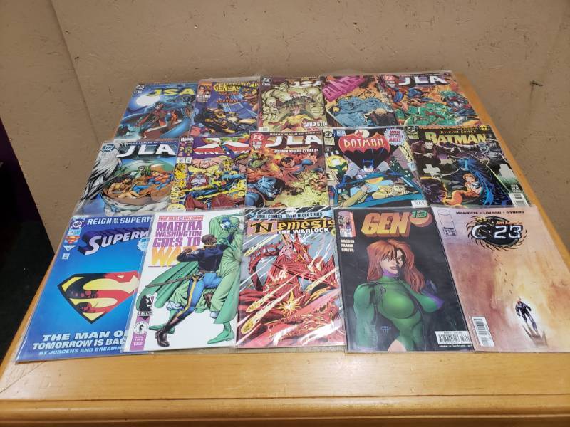 lot 8229 image: Lot of Comic Books