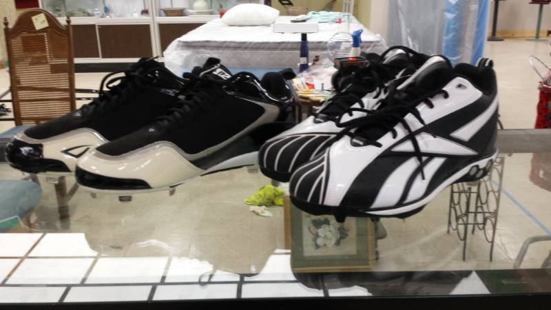 lot 8077 image: Lot of Like New Quality Athletic Shoes