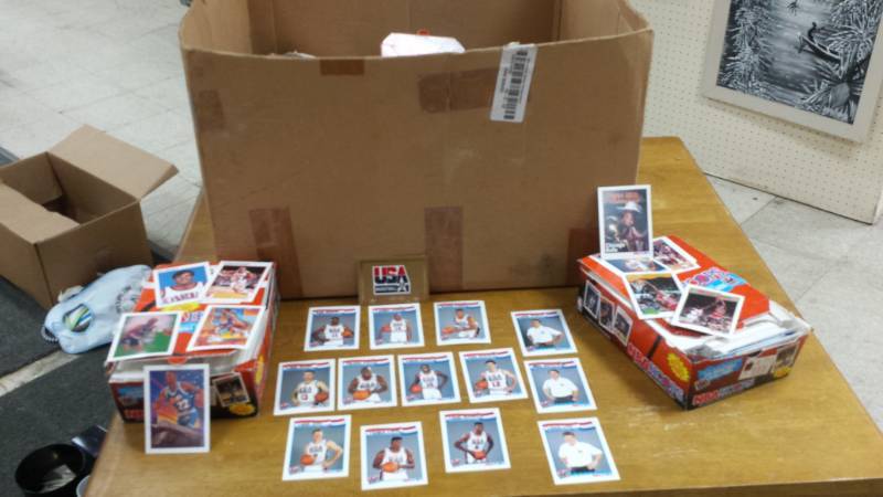 lot 8121 image: Lot of Baseball Cards