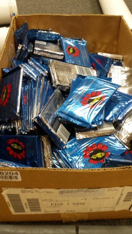 lot 8204 image: Lot of Trading Cards