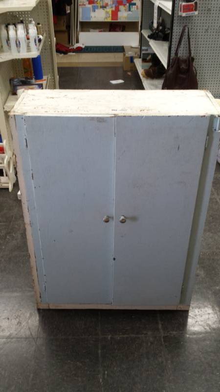lot 8234 image: White Wooden Cabinet