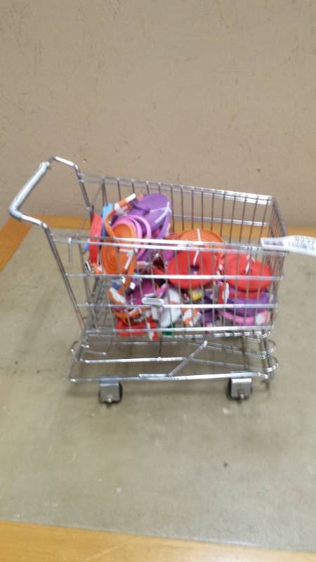 lot 8237 image: Tiny Shopping Cart wCharging Cables