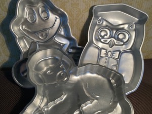 lot 120 image: Cake Pans - Lamb 81, Owl 78 and Frog 79
