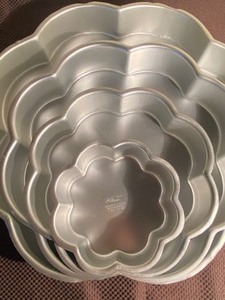 lot 128 image: Cake Pans - Flower Petal, Largest is 15