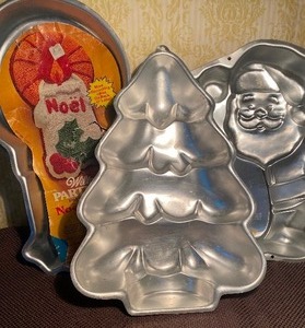 lot 133 image: Cake Pans - Holiday Candle 86, Santa 95 and Tree 81