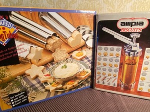 lot 140 image: Baking Tubes and Biscuits Maker, Both New in Box