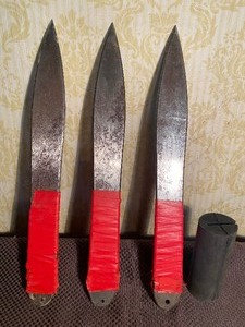 lot 156 image: Throwing Knives, 3