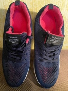 lot 195 image: Ladies Athletic Shoes, European Size 42 (Converts to 1111.5), New