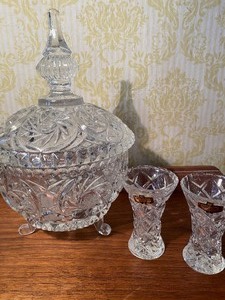 lot 228 image: Vintage Cut Glass Lidded Candy Dish and Zajecar Crystal Pieces (2)