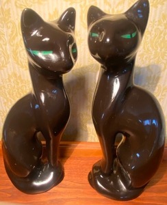 lot 235 image: MCM Ceramic Cats (one ear has chip - please see pictures)