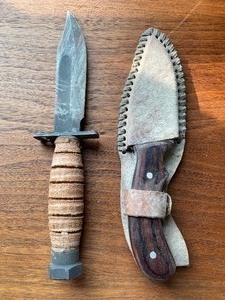 lot 250 image: Vintage Knives
