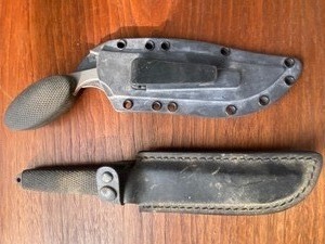 lot 252 image: Knives, Desperado and Smith and WessonTaylor Cutlery, w Sheathes