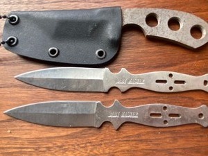 lot 253 image: Knives