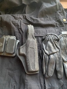 lot 25 image: Tactical-Style Vest w Gloves (like new) and MORE