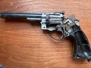 lot 29 image: Crosman Model 38T Pellgun, Pellet Pistol