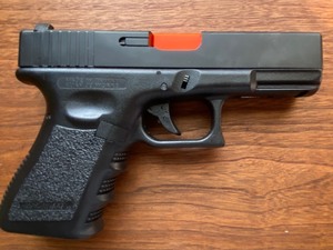 lot 32 image: KJ Works Airsoft Glock, KJW G23