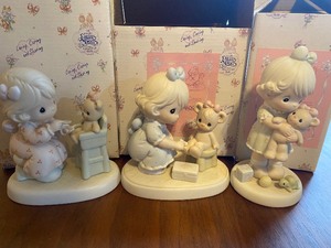 lot 298 image: Precious Moments