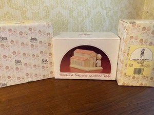 lot 305 image: Precious Moments