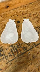 lot 518 image: White Milk Glass Pear Dishes
