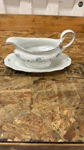 lot 521 image: Johann Haviland Bavaria Blue Floral Gravy Boat with Underplate