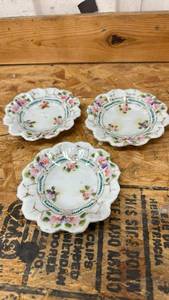 lot 531 image: Japanese Floral Hand Painted Dessert Plates Set of 3