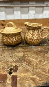lot 536 image: Pfaltzgraff Sugar Bowl and Creamer Set