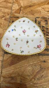 lot 546 image: Hand Painted Trinket Dish with Gold Trim