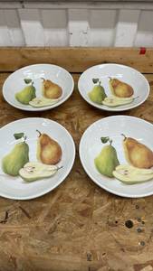 lot 553 image: Ceramica Cuore Italian Pear Design Plates Set of 4