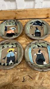 lot 554 image: Hand Painted Folk Art Decorative Plates Set of 4, chip on 1 of them, see pics