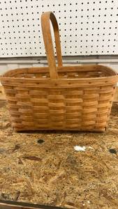 lot 565 image: Longaberger Handwoven Market Basket, slight damage see pics