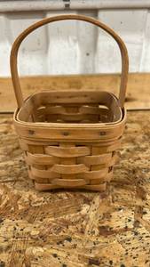 lot 566 image: Longaberger Handwoven Basket 1993
