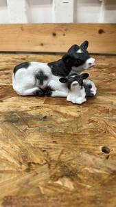 lot 573 image: Holstein Cow and Calf Ceramic Figurine, 3.5 inches tall and about 6 inches long